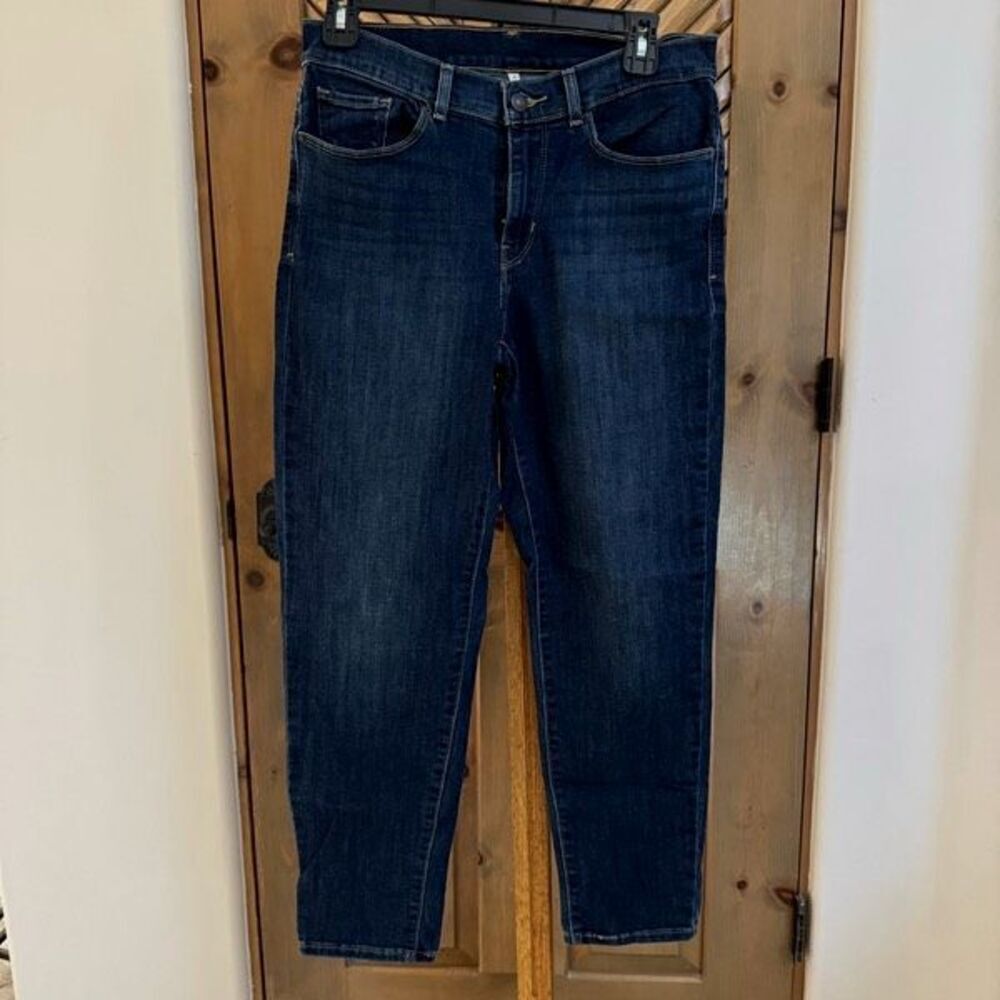 Levi’s (4) Women’s 711 Skinny Jeans - Dark Wash Stretch Denim